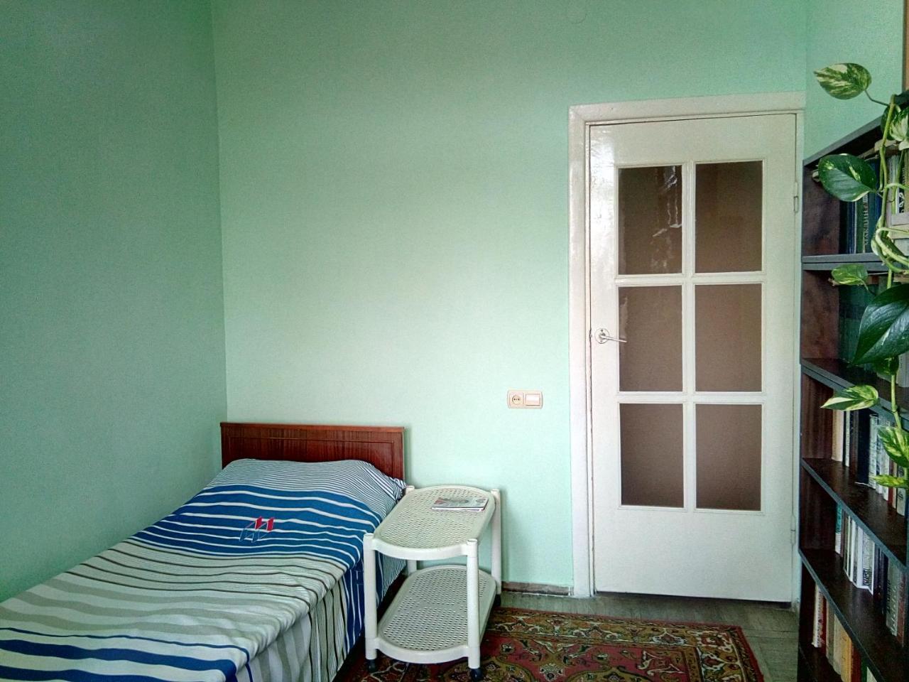 Room In The Centre 耶烈万 外观 照片