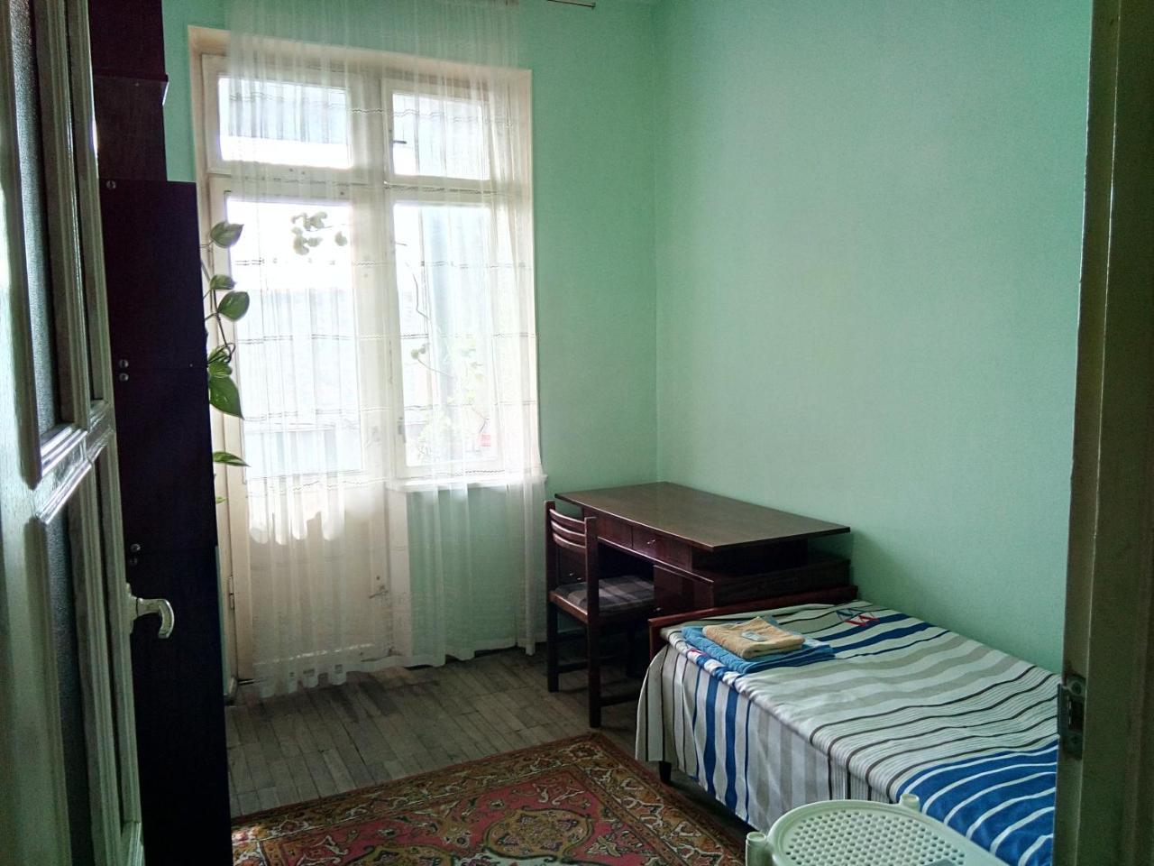Room In The Centre 耶烈万 外观 照片