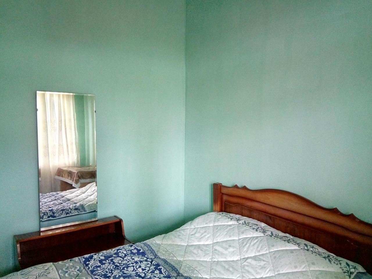 Room In The Centre 耶烈万 外观 照片