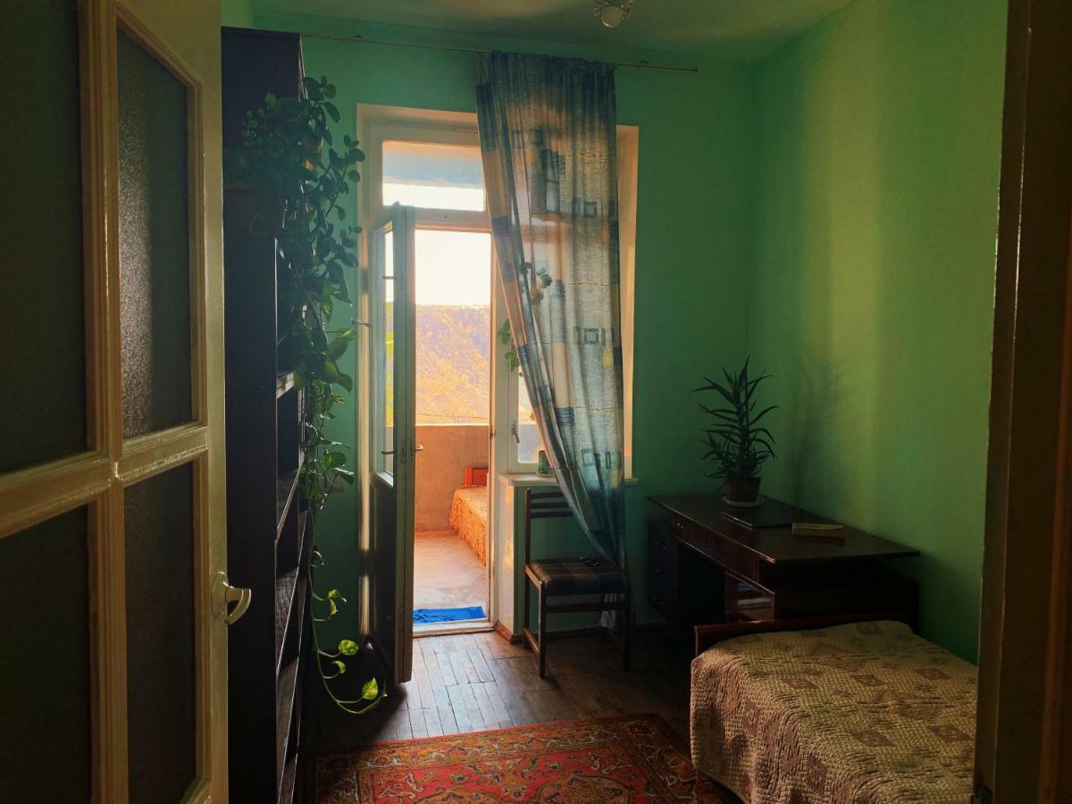 Room In The Centre 耶烈万 外观 照片