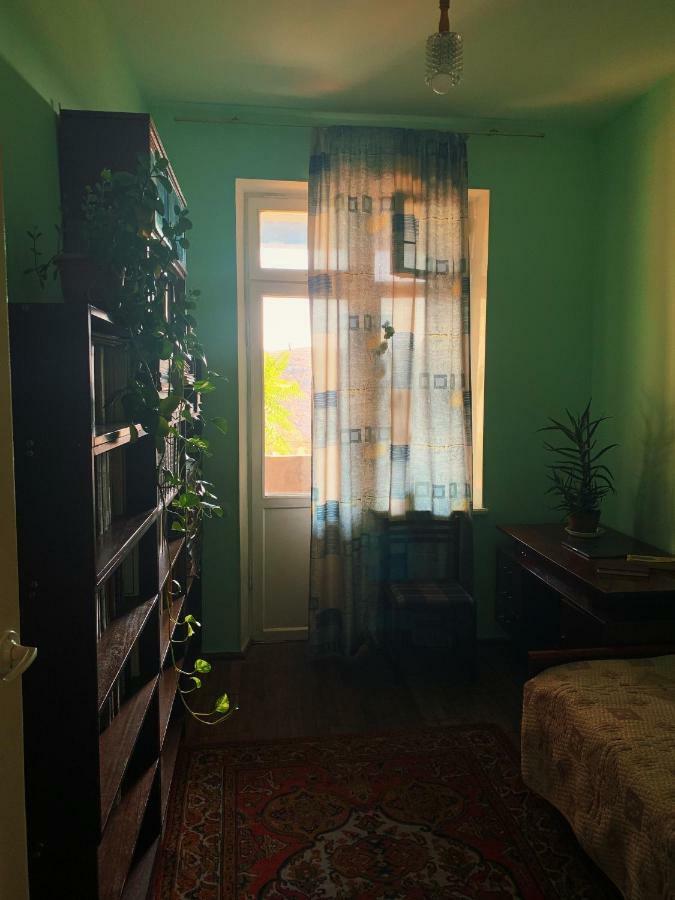 Room In The Centre 耶烈万 外观 照片